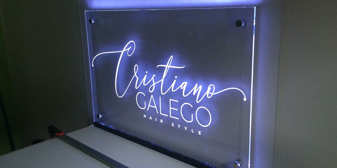 Placa em acrílico com led