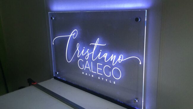 Placa em acrílico com led