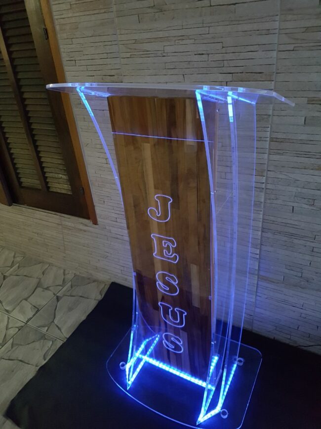 púlpito em acrílico com led