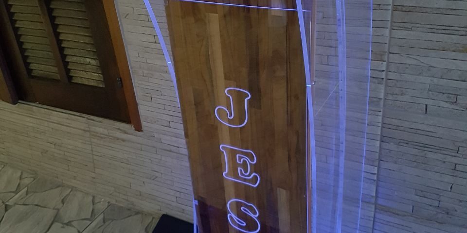 púlpito em acrílico com led