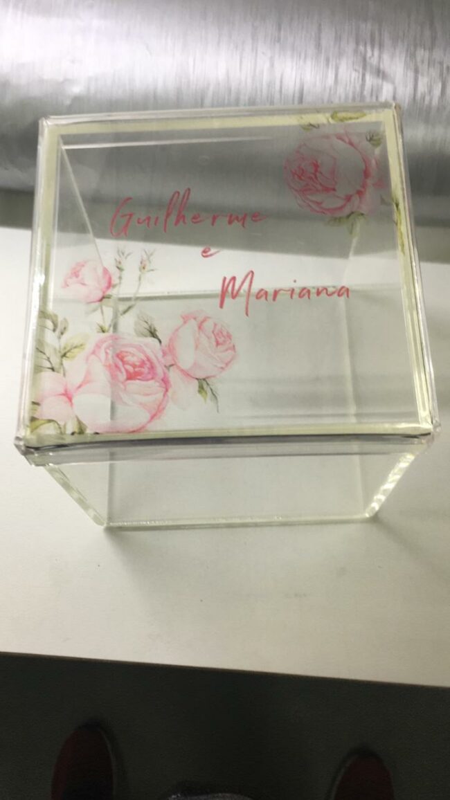 caixa em acrílico com gravação