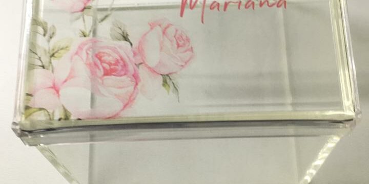 caixa em acrílico com gravação