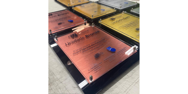 Certificado para parede produzido em acrílico.